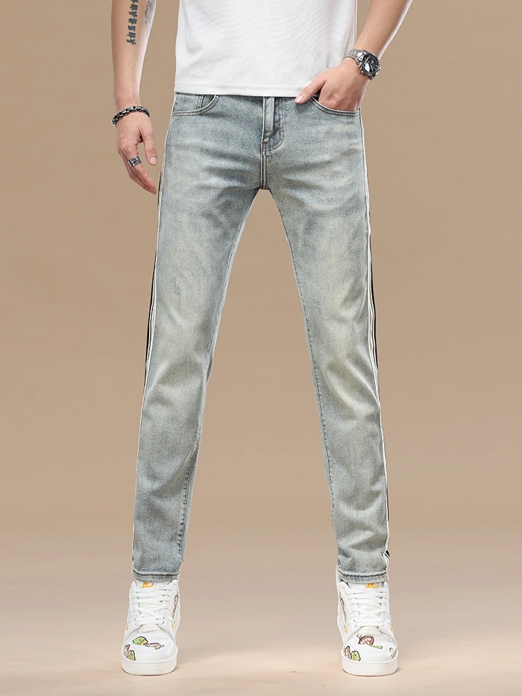 2025秋季新款牛仔裤男修身小直筒弹力时尚潮流高端浅蓝色条纹长裤