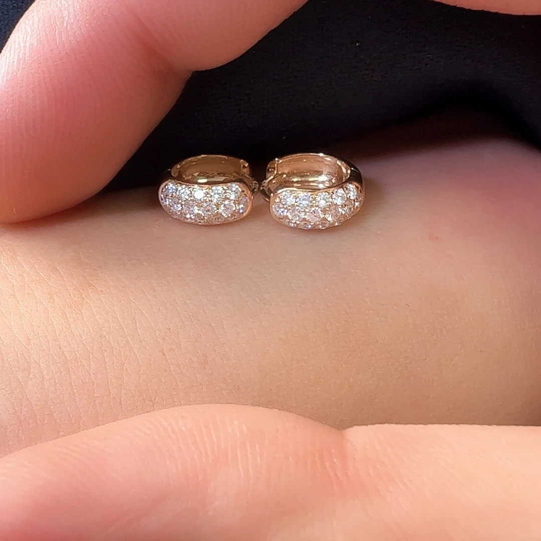 钻石耳饰18K金镶嵌米****?浅金一对面包扣