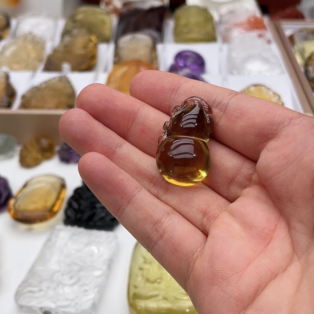 鲁***L未镶嵌颈饰水晶定制