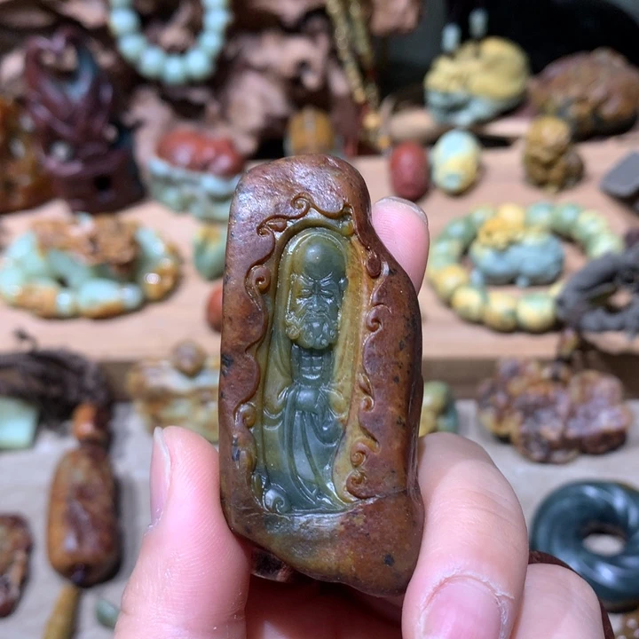 未镶嵌岫岩河磨玉（透闪石质玉）把件