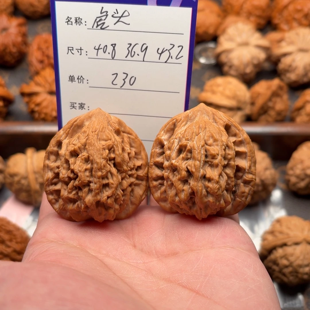 文玩核桃吊坠虎头