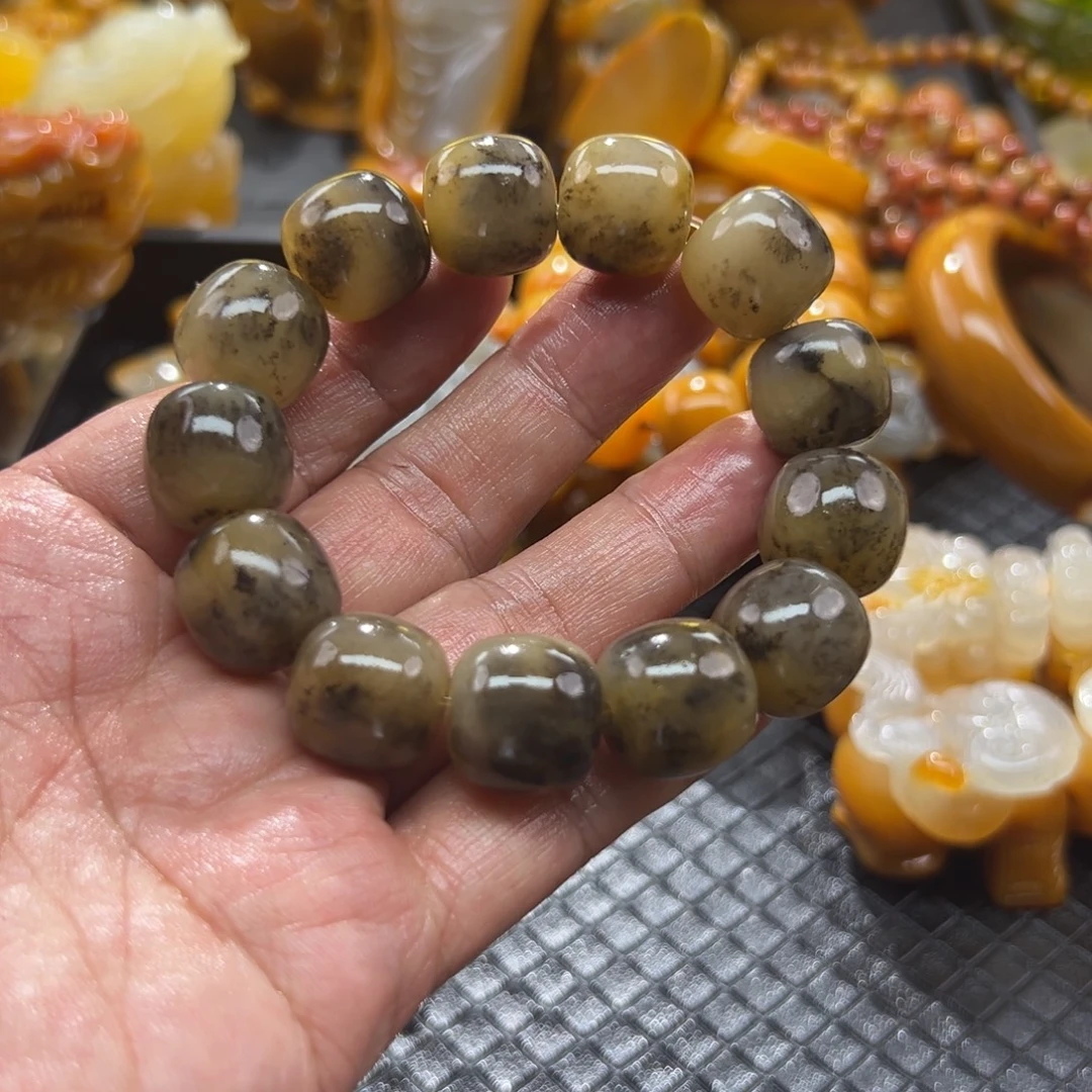 颈饰未镶嵌石英质玉