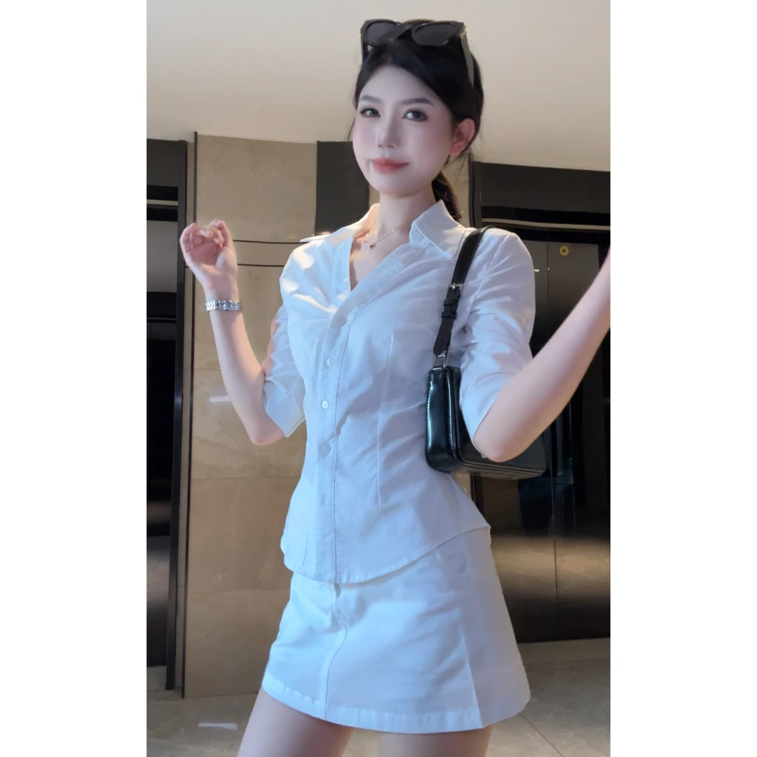 【黄一白OneWhite】极简修身显瘦白色衬衫搭配A字半身裙时尚套装