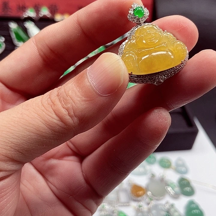 翡翠18K金镶嵌颈饰