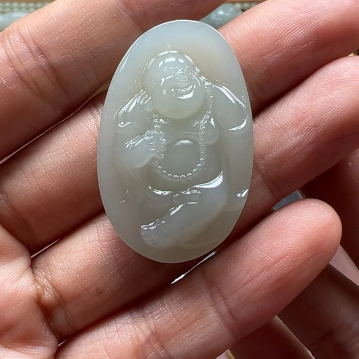 和田玉未镶嵌颈饰且末佛