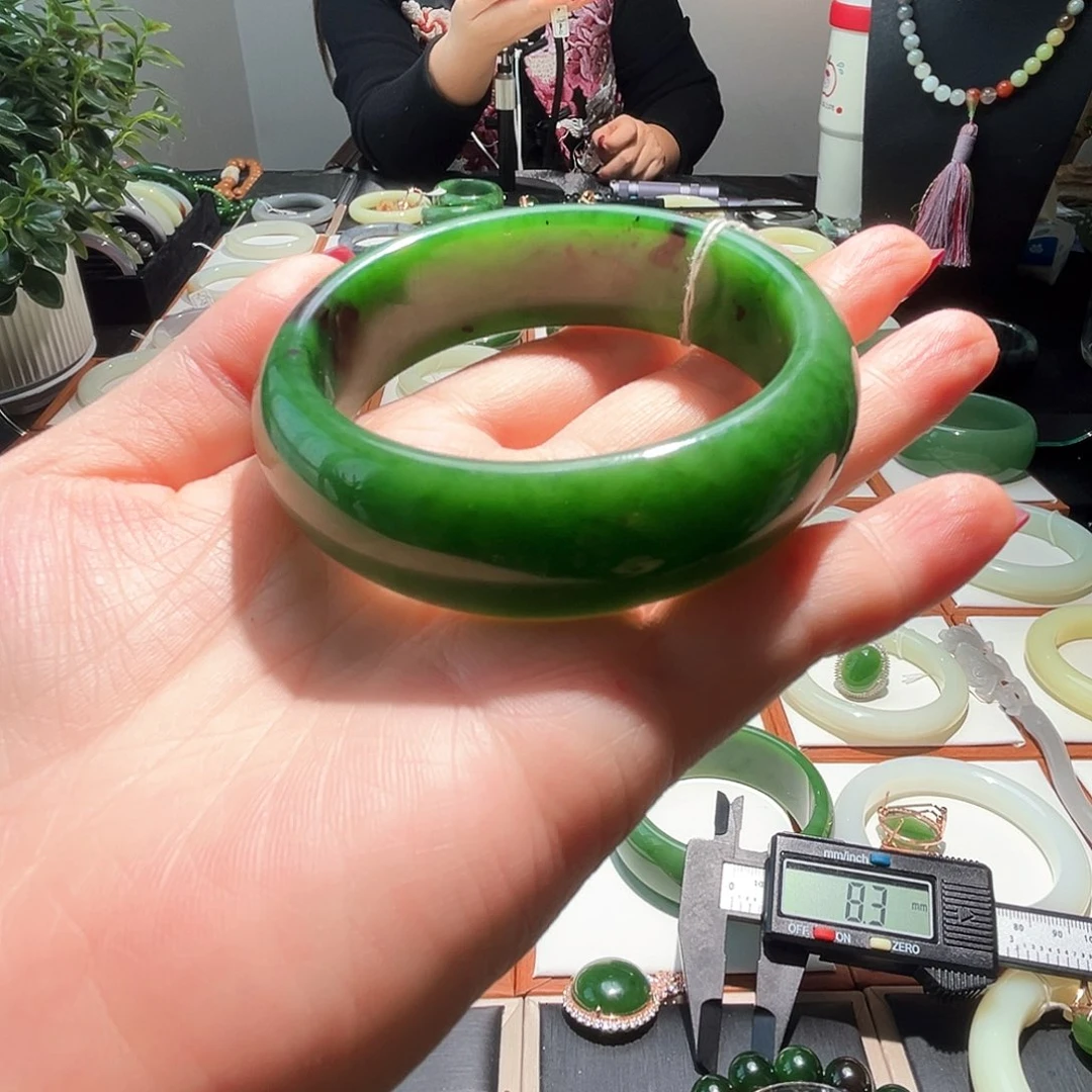 未镶嵌手镯和田玉俄七聚红皮