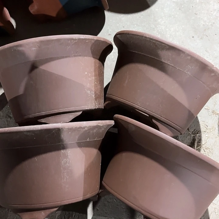 紫砂花盆100-4。  27.5-15.5