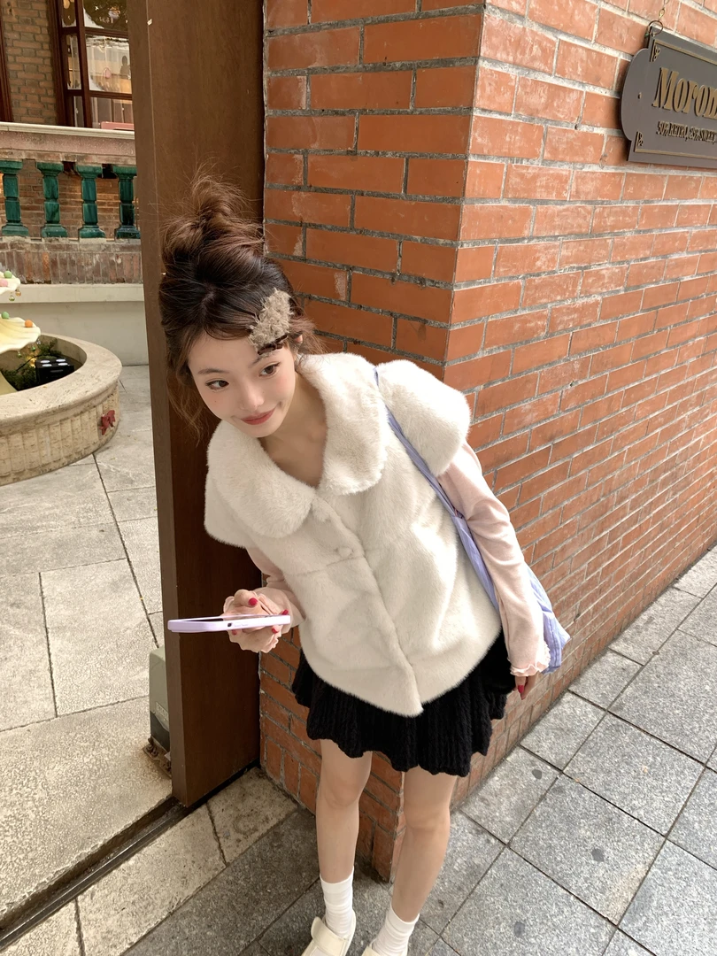 徐子 小奶兔·毛绒可爱娃娃领无袖夹棉外套宽松马甲排扣减龄温柔女