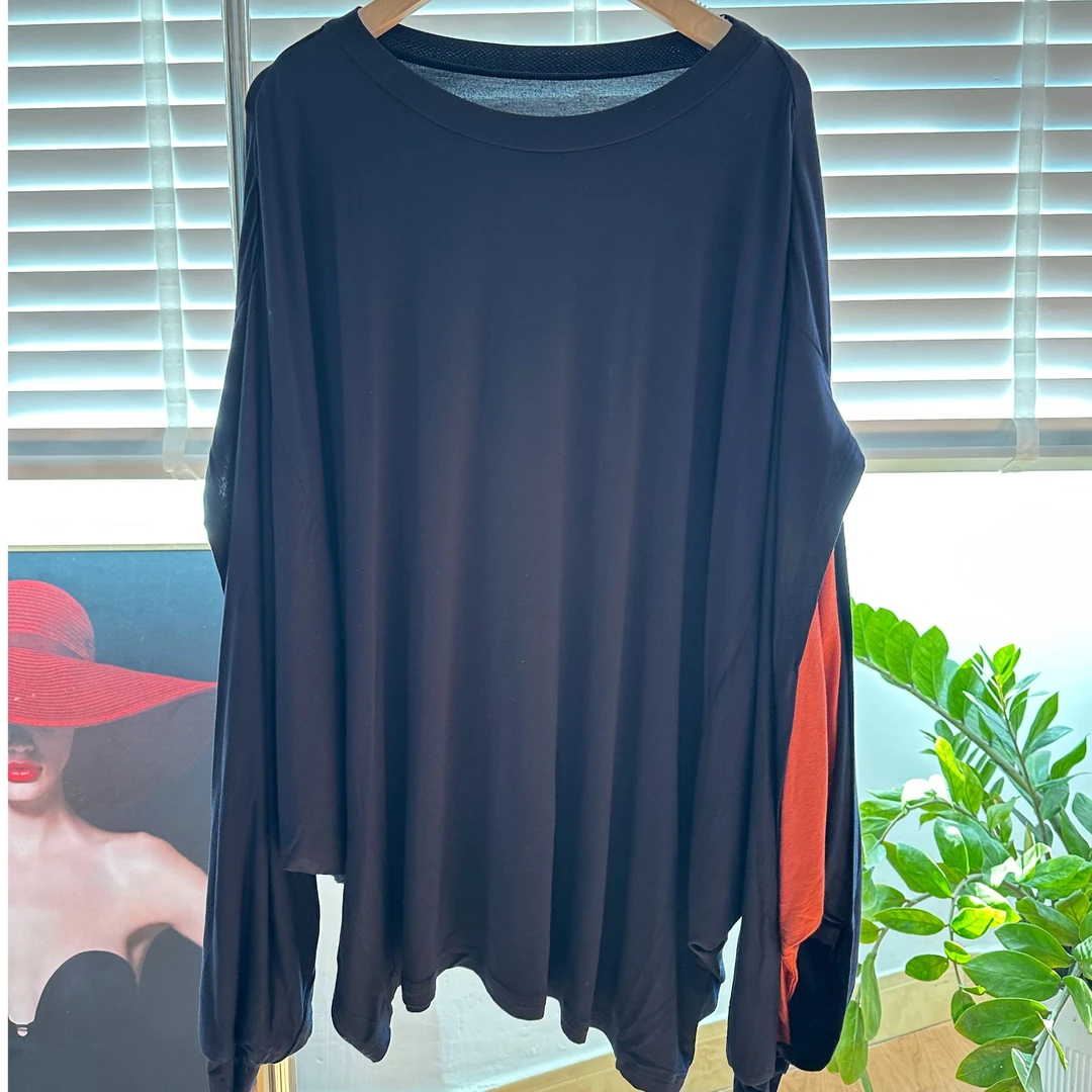 设计款蝙蝠袖休闲拼色黑色上衣