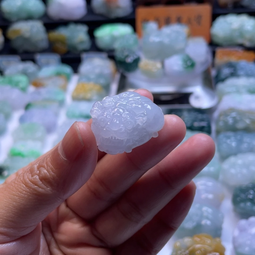 翡翠颈饰未镶嵌貔貅