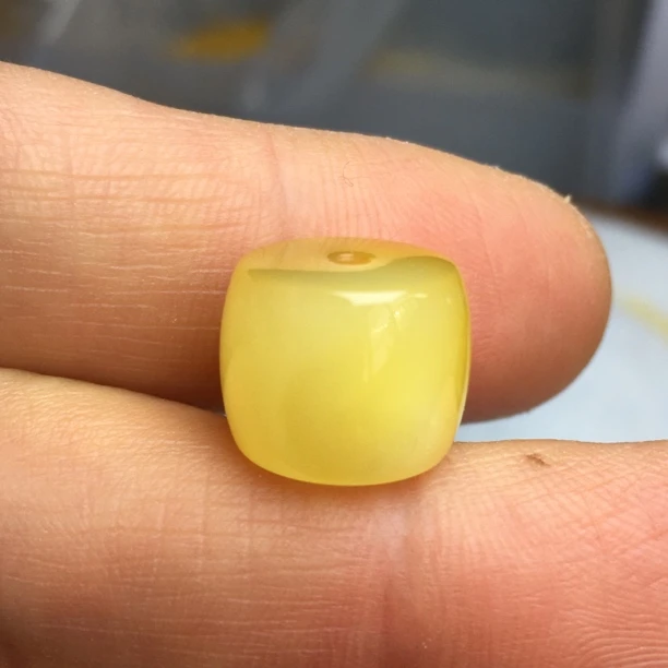 微瑕疵蜜蜡老型墩子约13.1×10.4mm原石手作天然原矿保真无优化