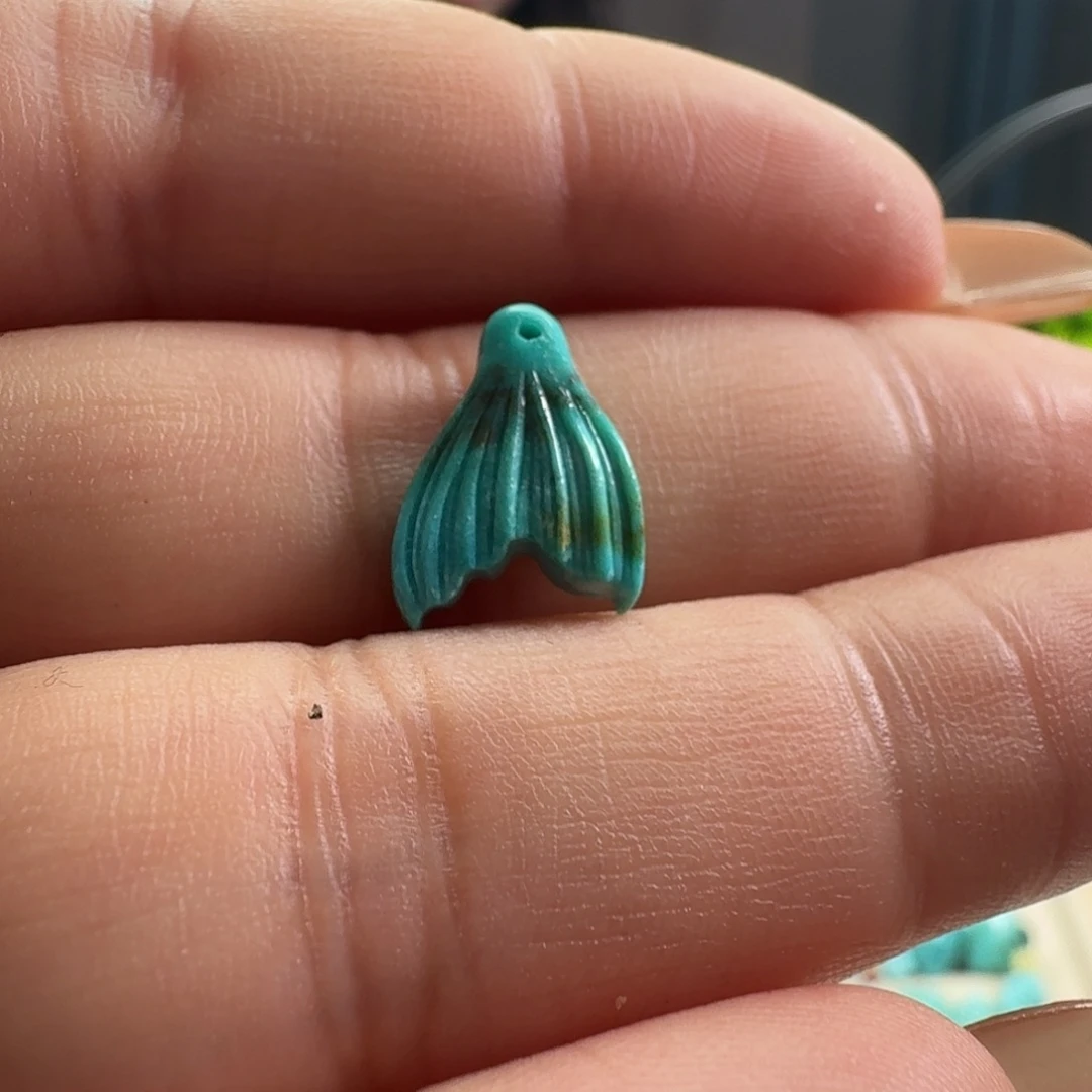 绿松石未镶嵌颈饰