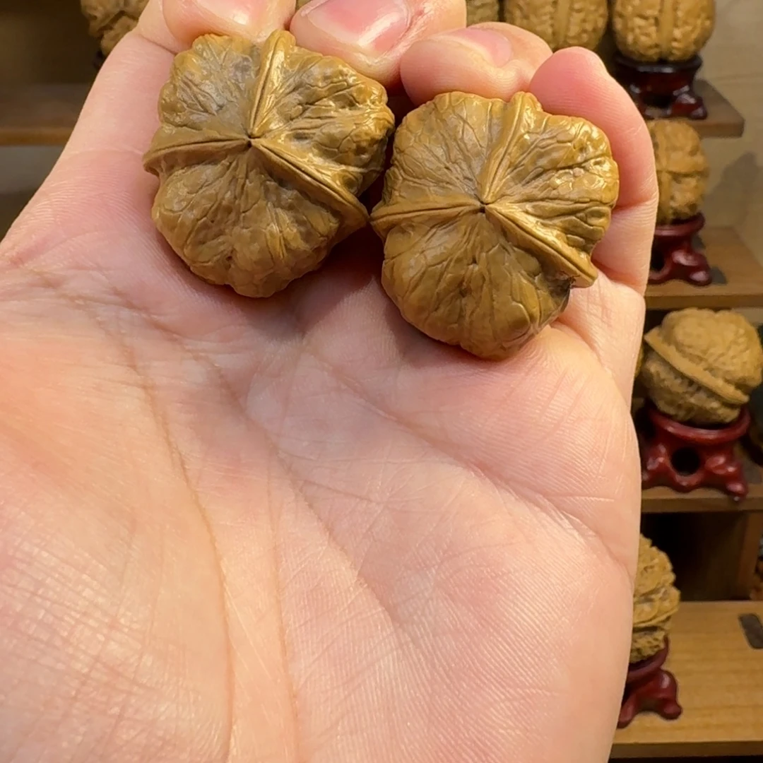 铁核桃把件肌肉尊金蟾