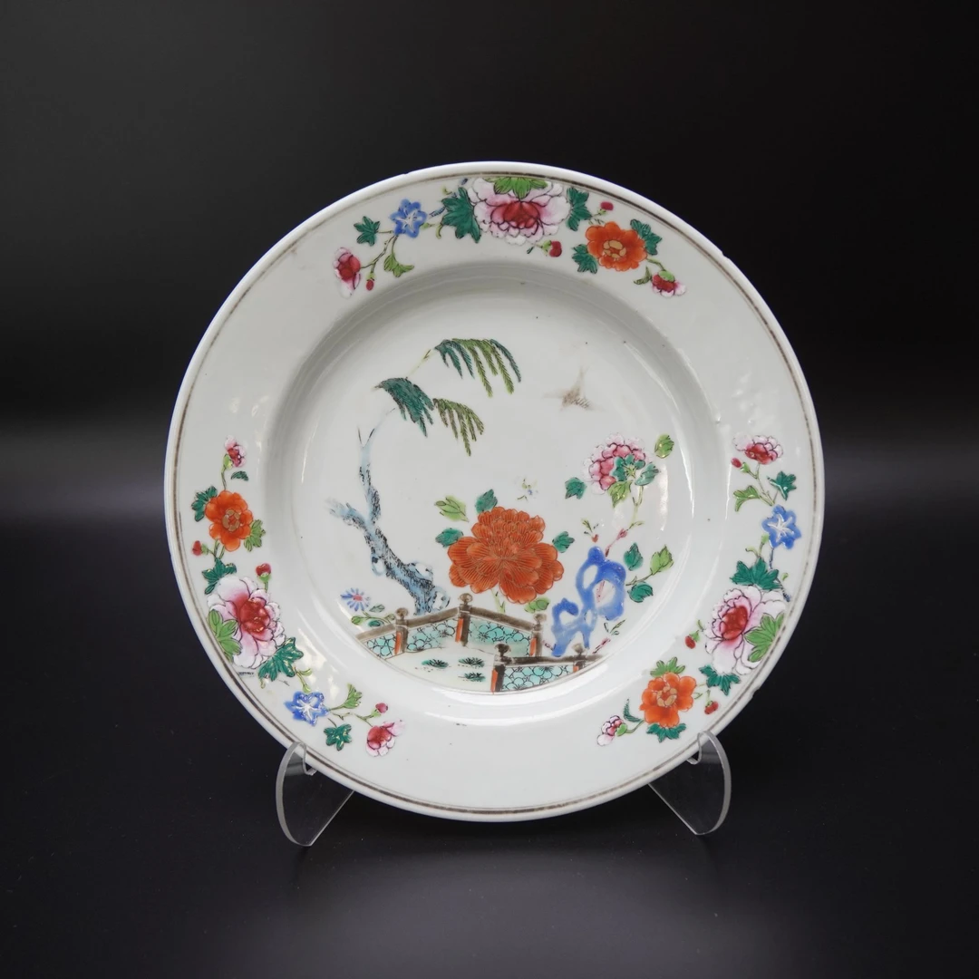 Lot.25072047清雍正粉彩洞石花卉纹赏盘 直径：约22.8cm