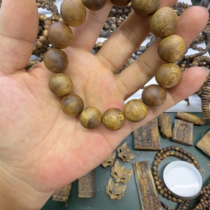 沉香碎屑沉香奇楠沉香乌身卡1.5单圈15颗14克+