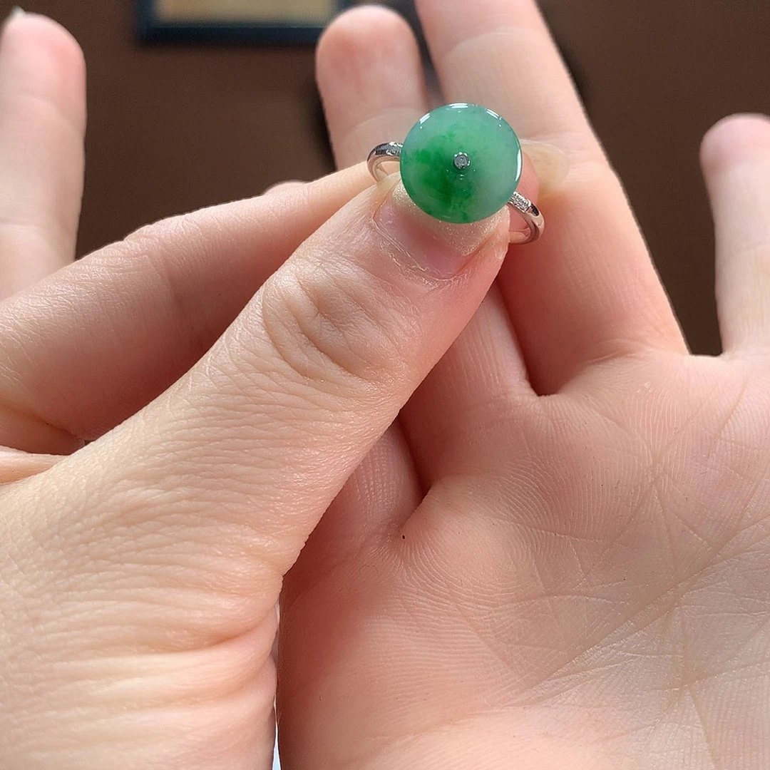 翡翠戒指18K金镶嵌戒指