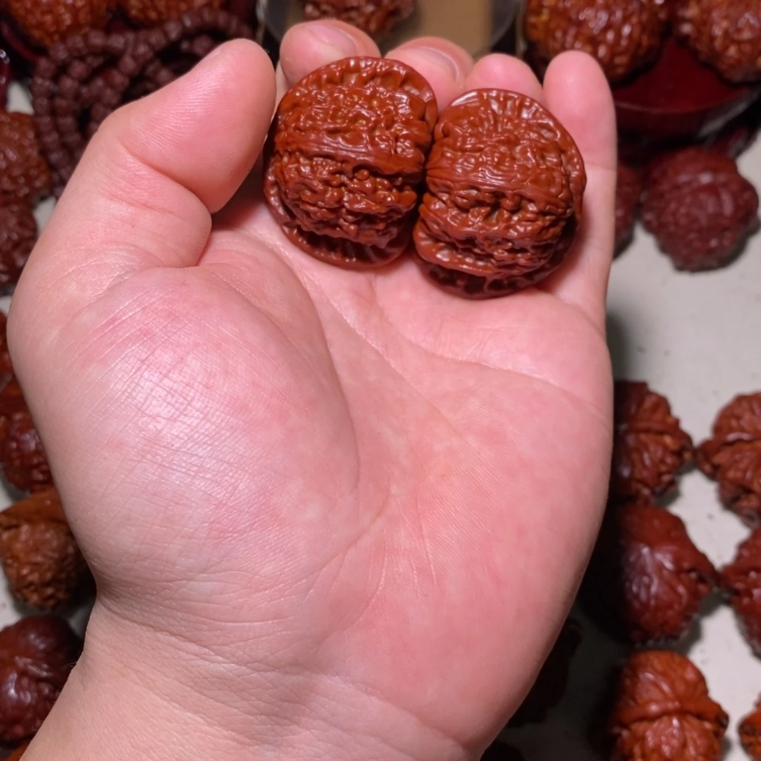 莉***娅吊坠桃核白狮子白狮子