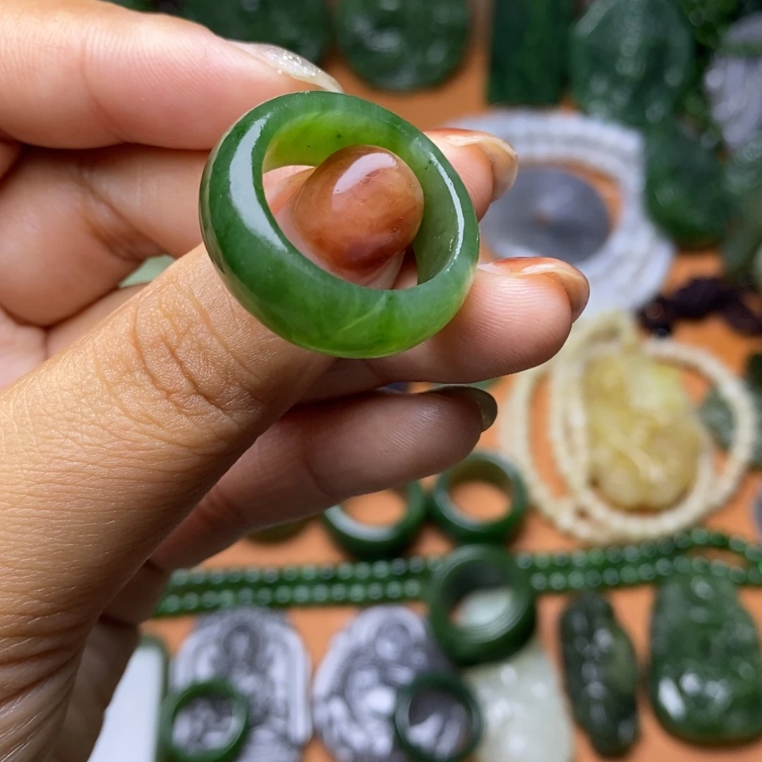 仁***o和田玉未镶嵌颈饰