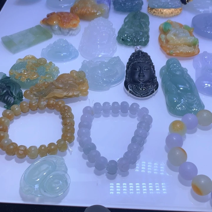 翡翠未镶嵌颈饰步**喜