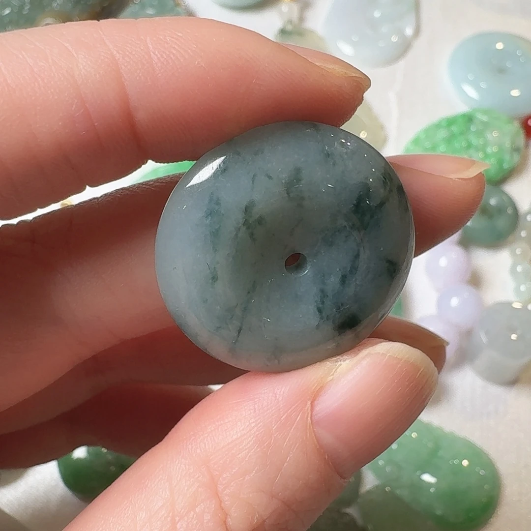 翡翠未镶嵌颈饰平安扣