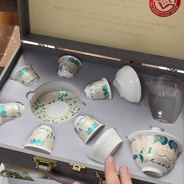 孤品茶具套装等。