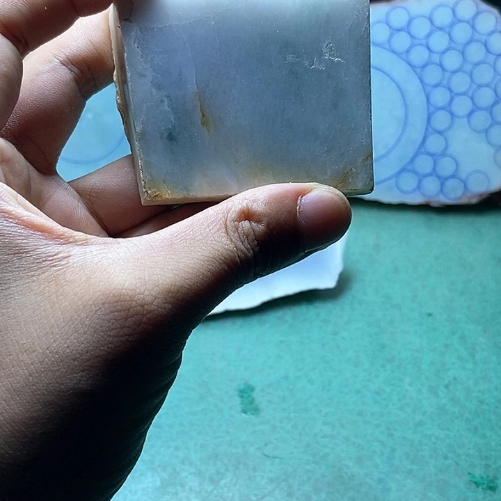 翡翠未镶嵌颈饰片料