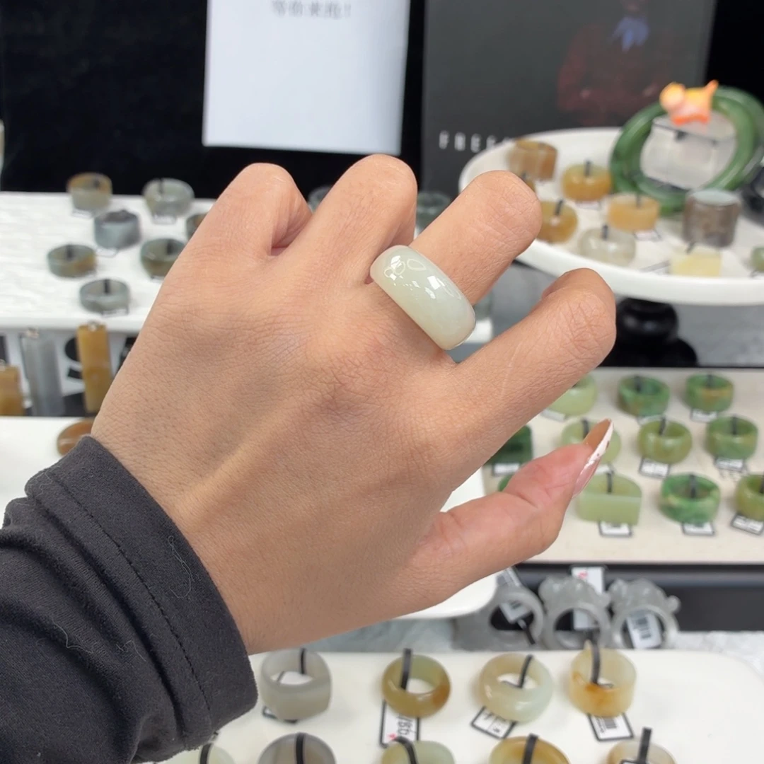 和田玉（糖玉）未镶嵌戒指Q86晴水馒头18.6不退换