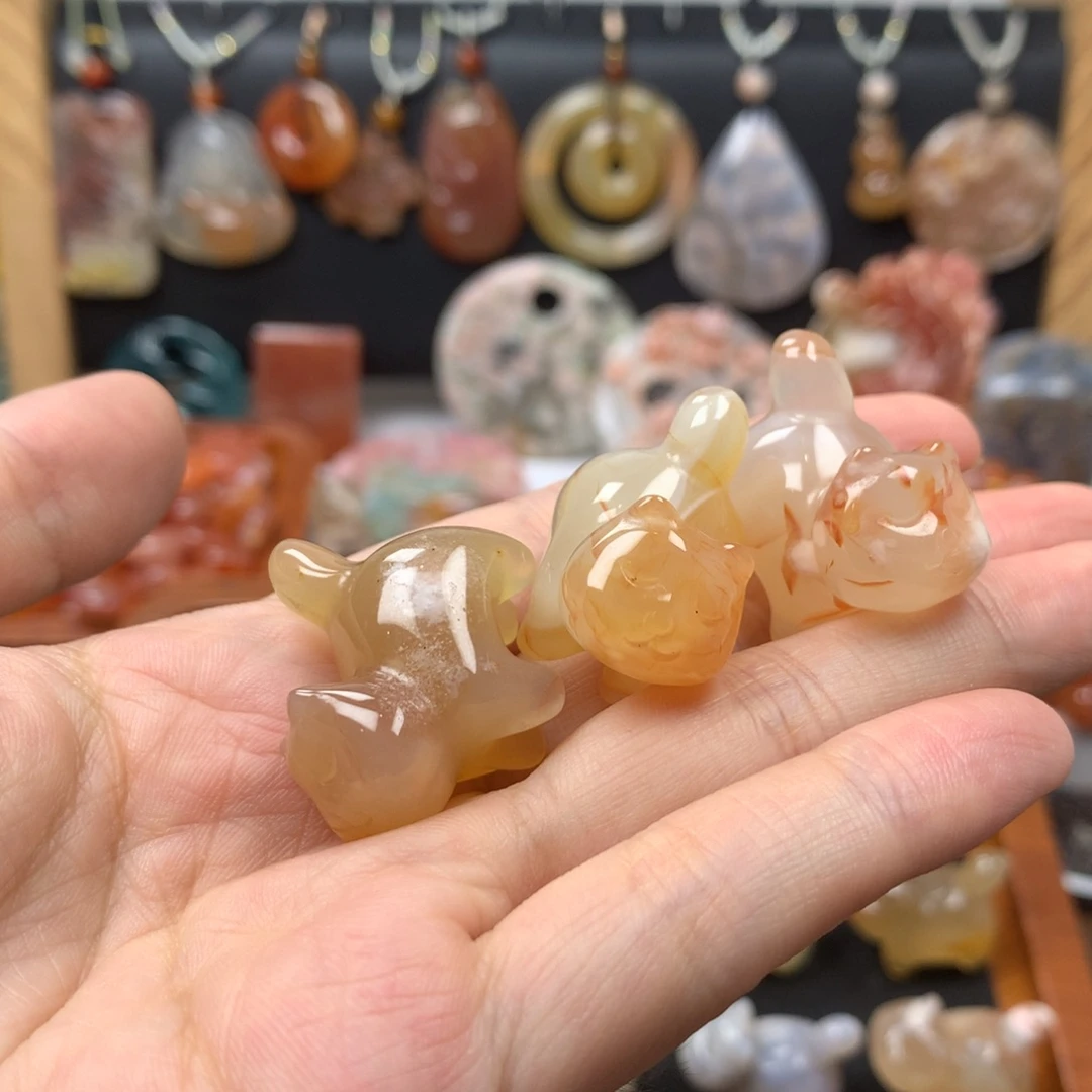 查罗石合金颈饰阿*'