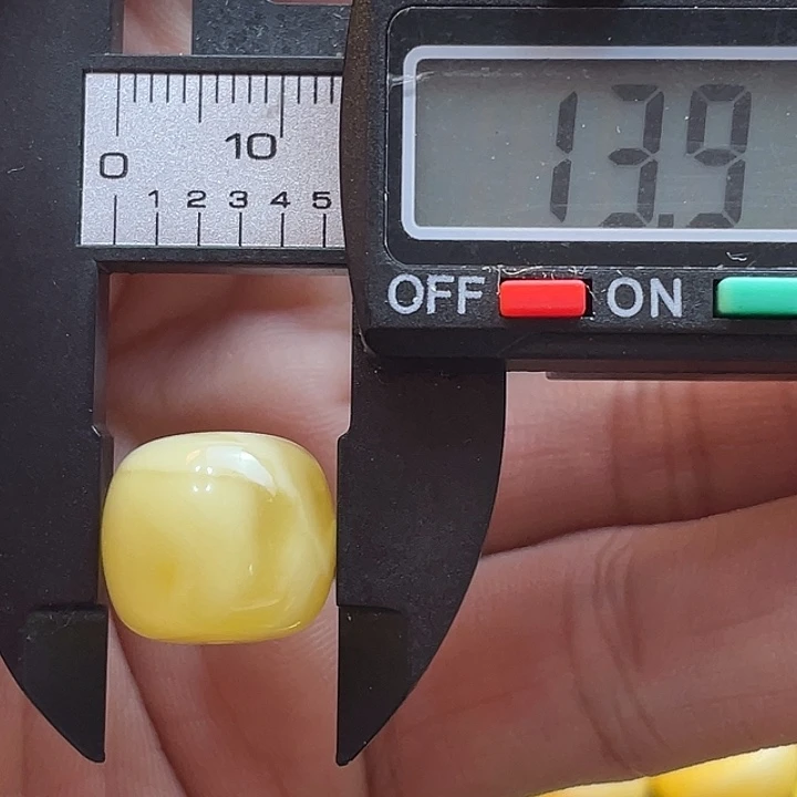 涛***哥蜜蜡未镶嵌裸石14号