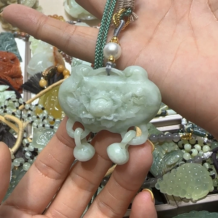 蛇纹石玉未镶嵌吊坠