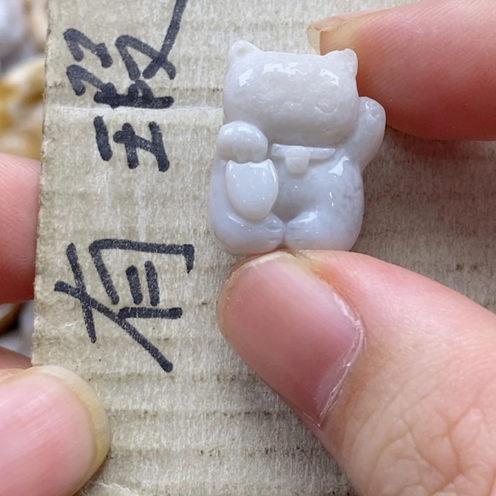 硅化珊瑚（珊瑚玉）颈饰未镶嵌一**子