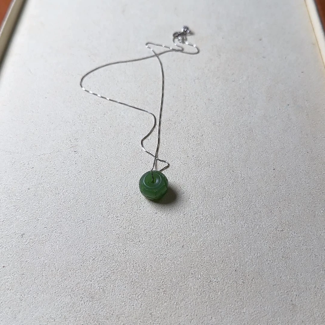 和田玉颈饰未镶嵌树*