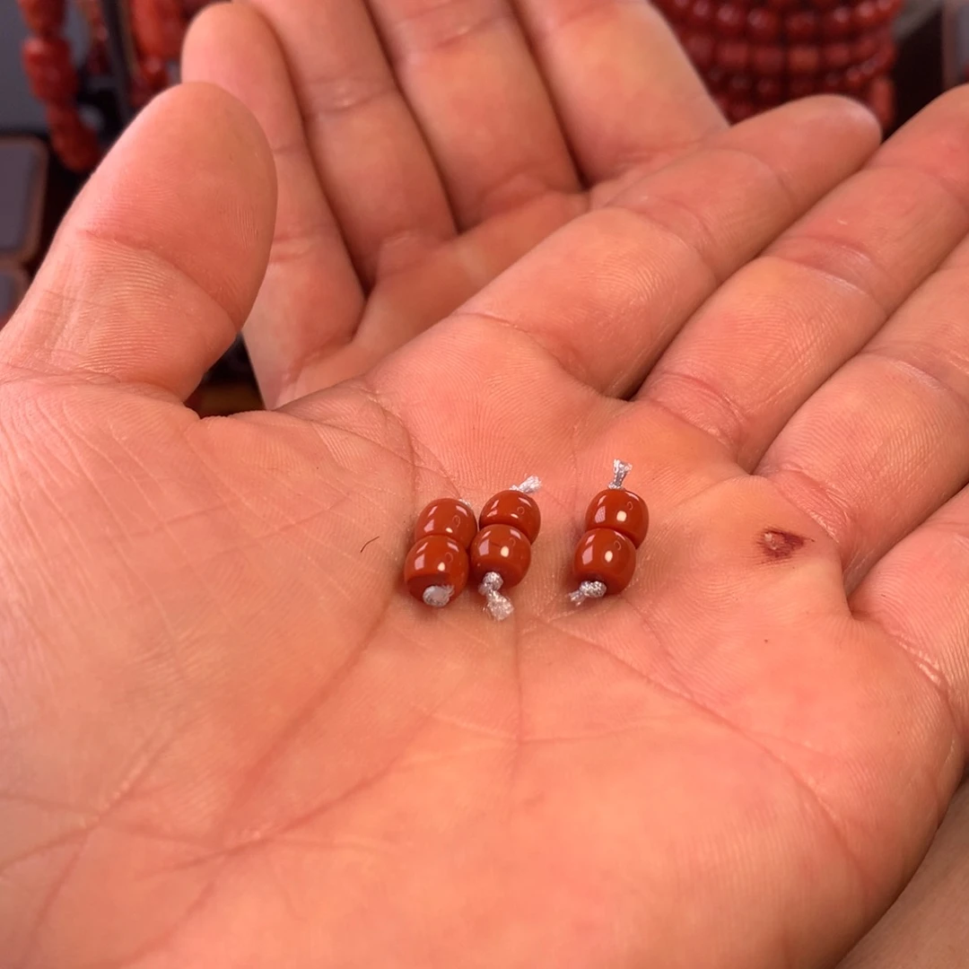 南红玛瑙配饰未镶嵌小*哥