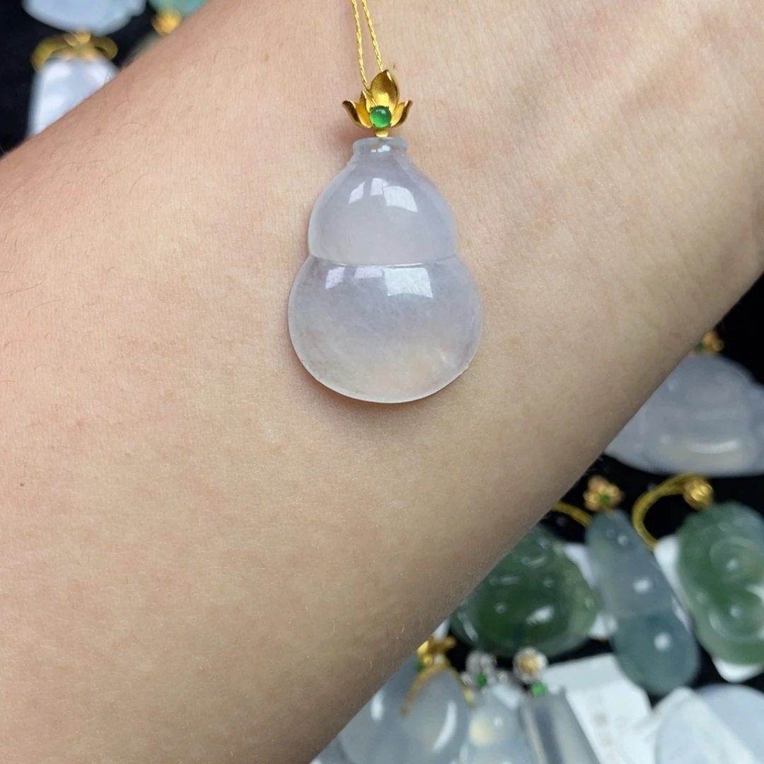 翡翠18K金镶嵌颈饰葫芦