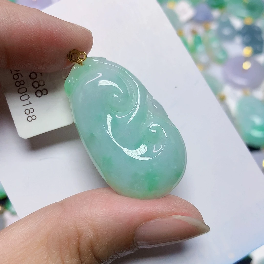 翡翠18K金镶嵌颈饰翡翠