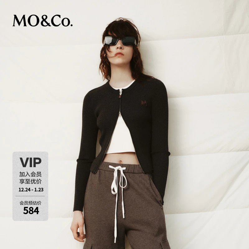 MOCO秋字母刺绣双开头拉链修身针织开衫辣妹风MBC3CARK02