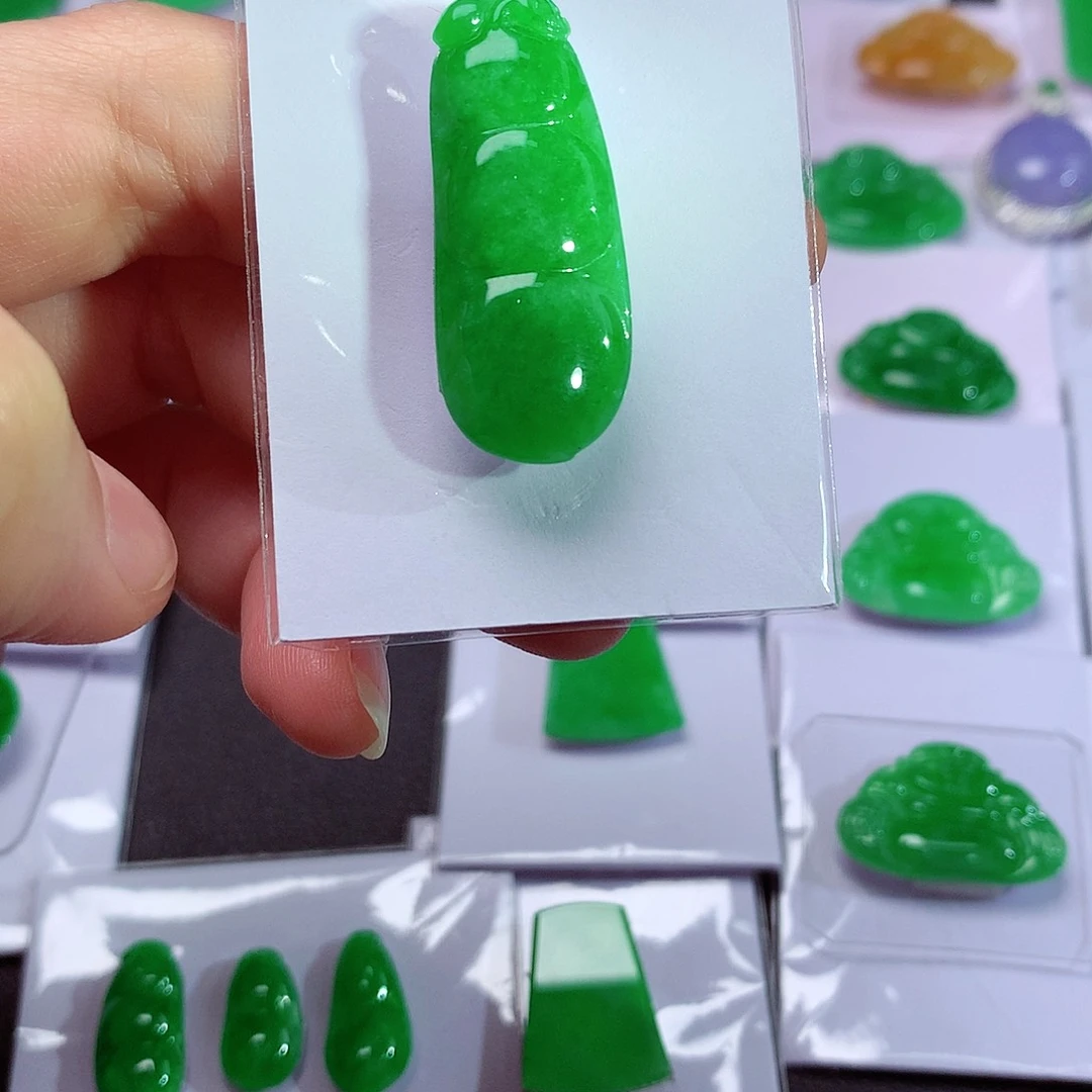 吊坠(赠链)未镶嵌翡翠天然翡翠