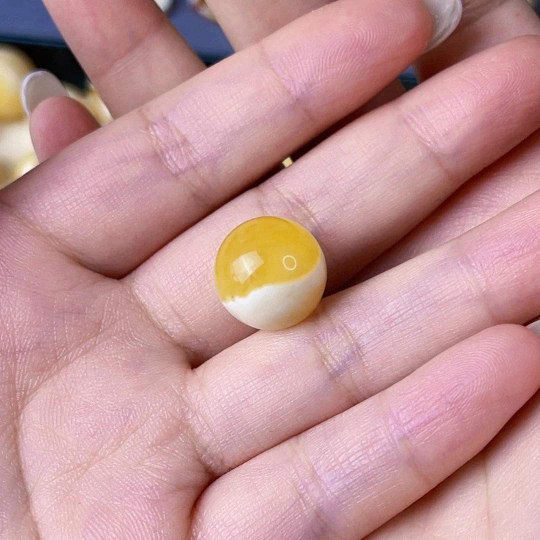 未镶嵌琥珀珠宝奇石v**a