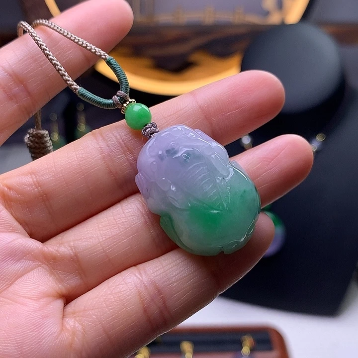 翡翠吊坠(赠链)未镶嵌