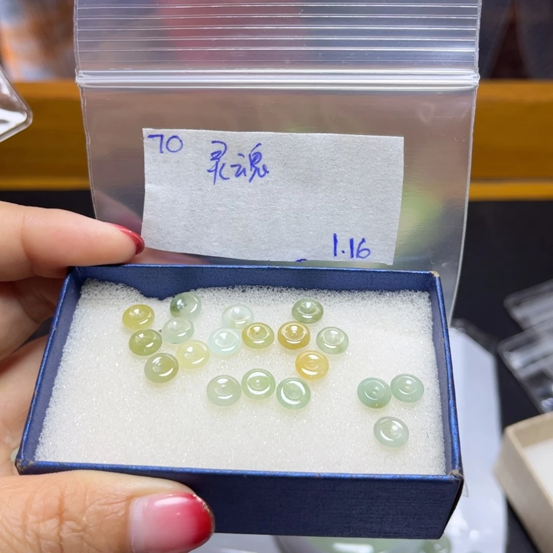 定制翡翠未镶嵌灵**铺不