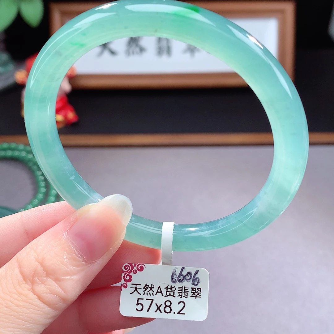 未镶嵌手镯（圆镯）翡翠