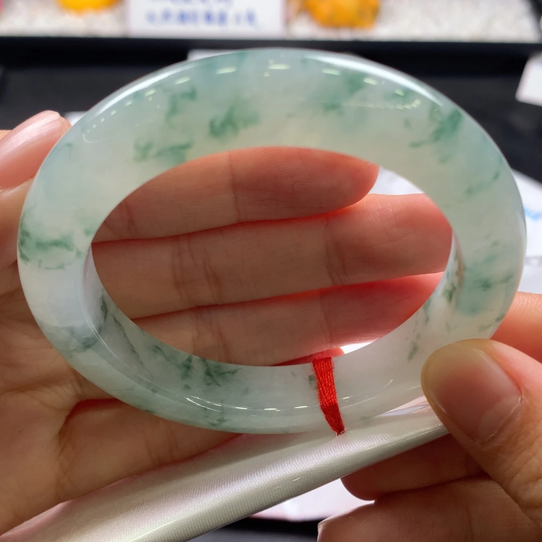 翡翠未镶嵌手镯22号飘绿花