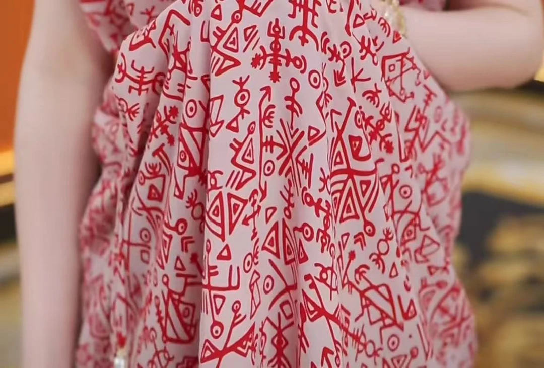 【送腰带】杭州原版正品2025夏季显白 红色甲骨文图案连衣裙女