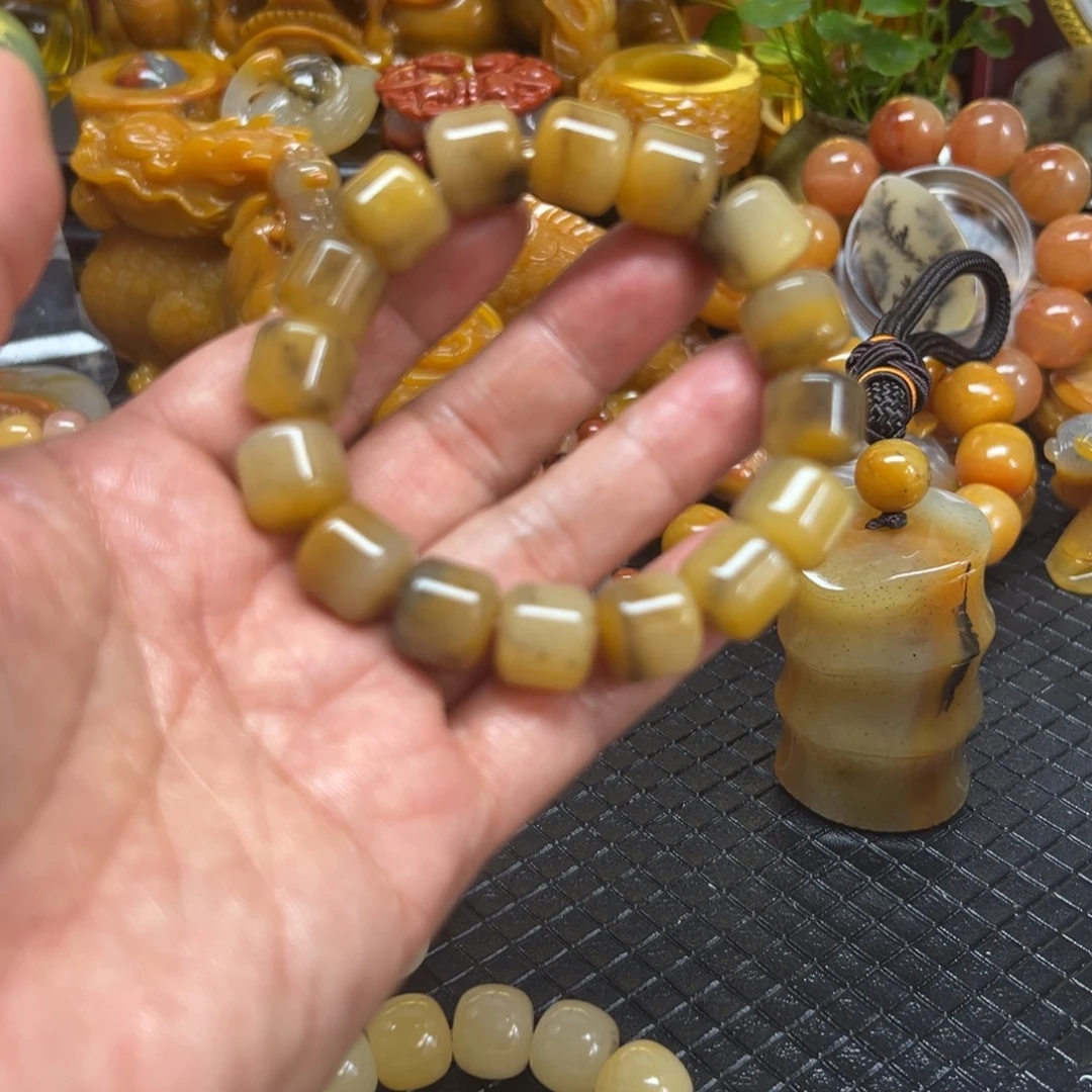 石英质玉未镶嵌颈饰