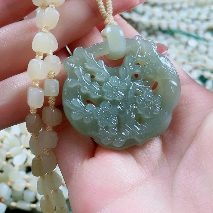 颈饰未镶嵌和田玉