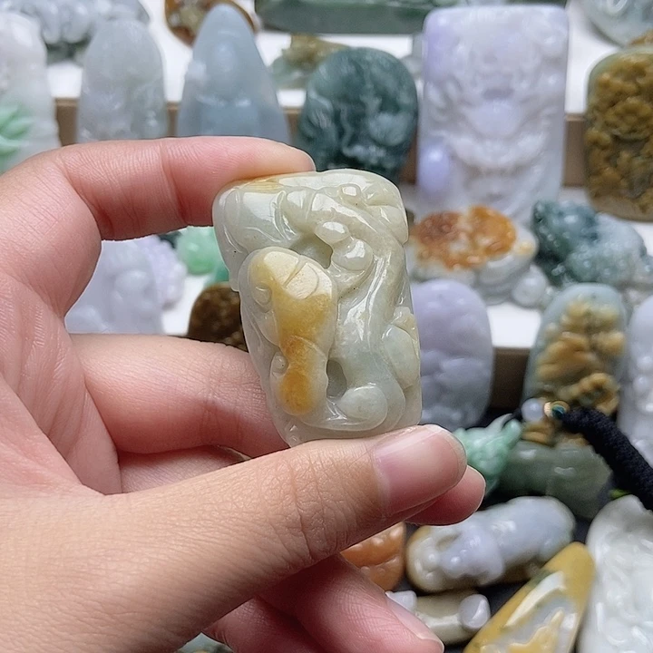 翡翠未镶嵌颈饰翡翠