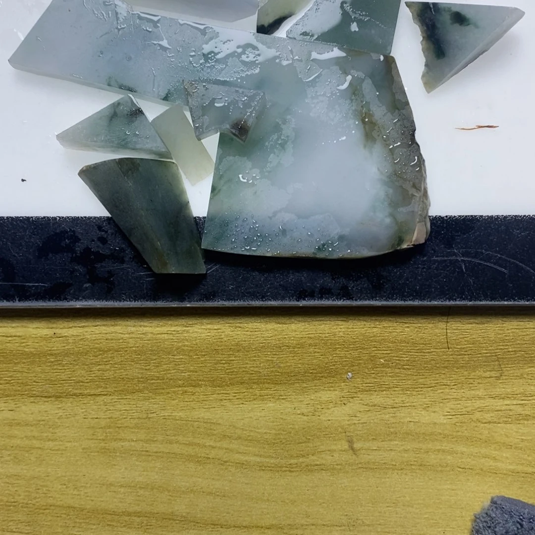 翡翠摆件未镶嵌材料