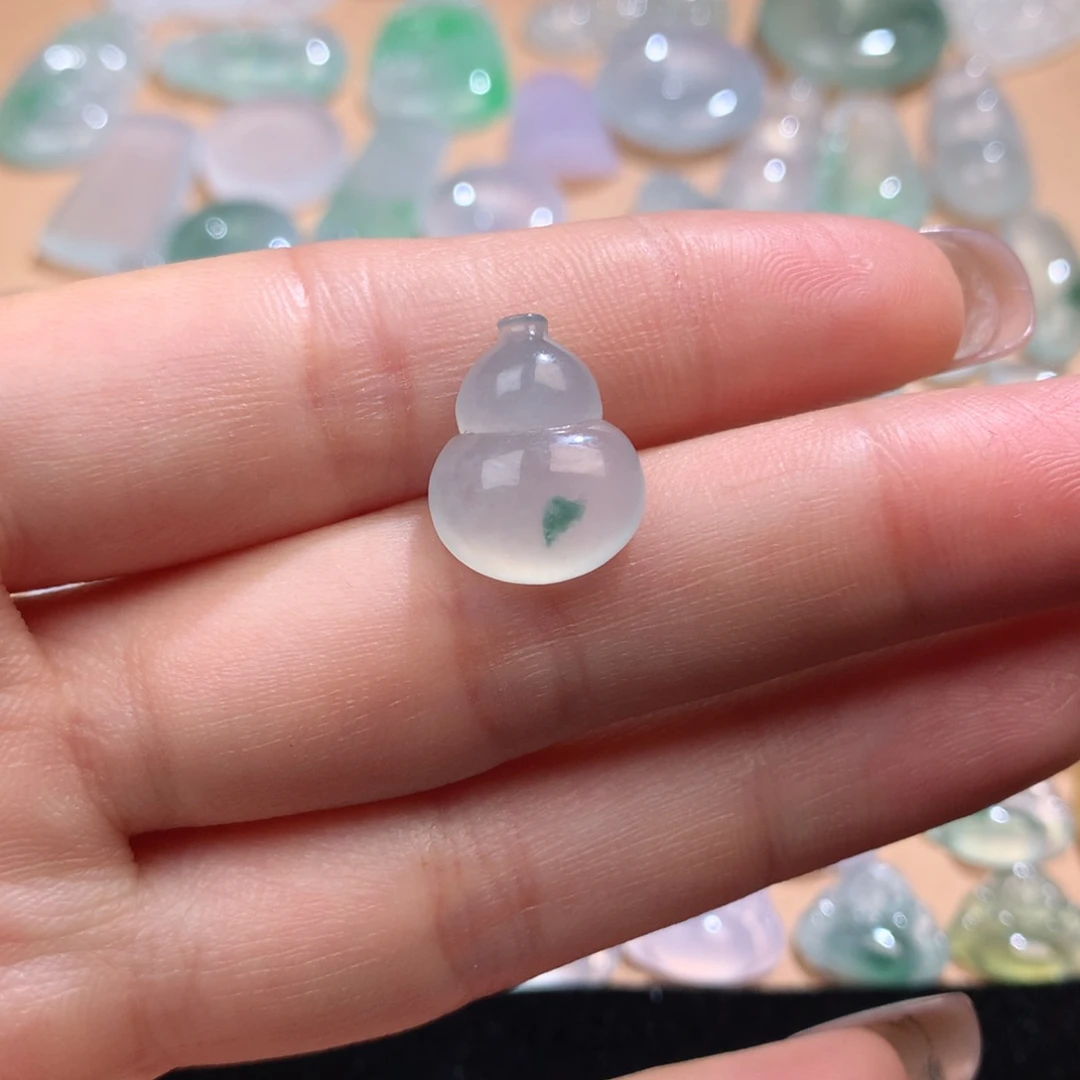 翡翠挂件未镶嵌葫芦