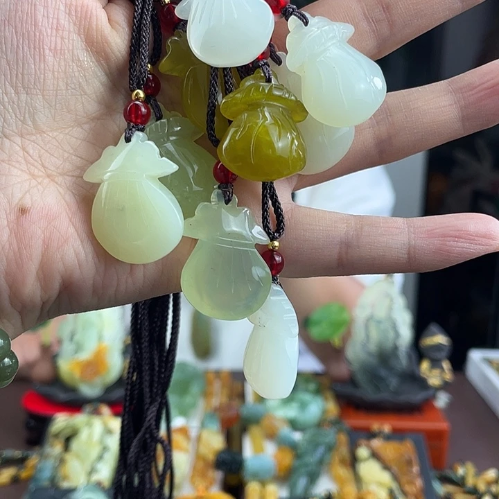 岫玉未镶嵌珠宝奇石