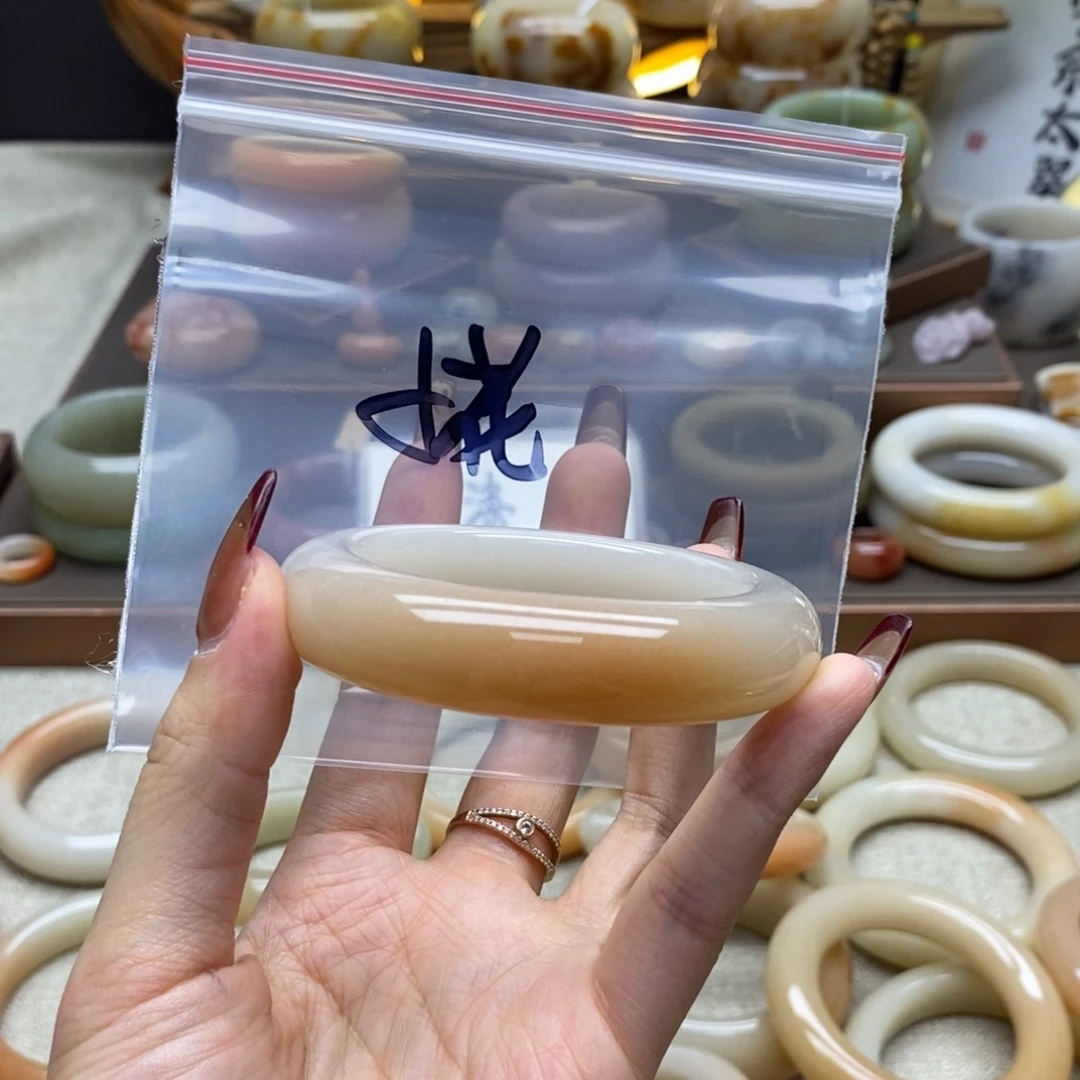 ****猫合金手镯石英质玉